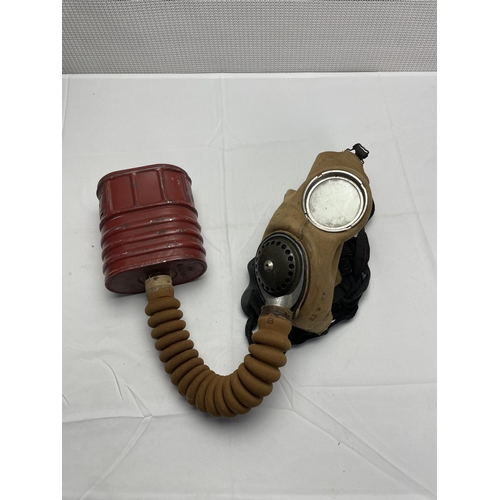 97 - WW2 Gas mask