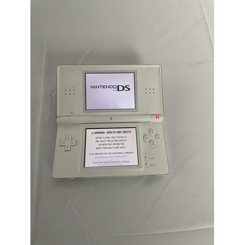 98 - Nintendo DS consoleWorking