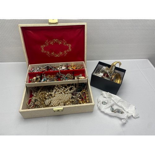 38 - Box of costume jewellery