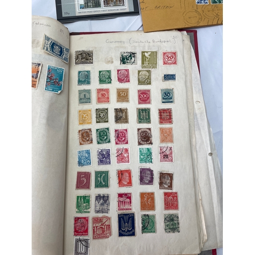 171 - Large collection of stamps from around the world1 x Book full of stamps from multiple different coun... 