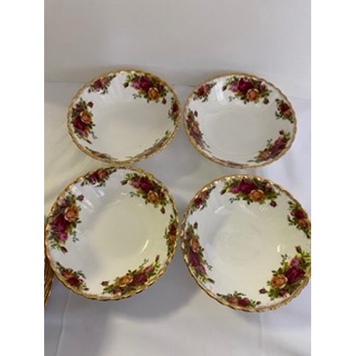 94 - Royal Albert Old country roses china