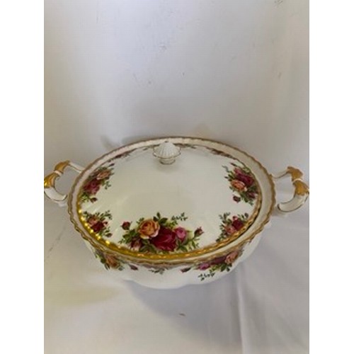 94 - Royal Albert Old country roses china