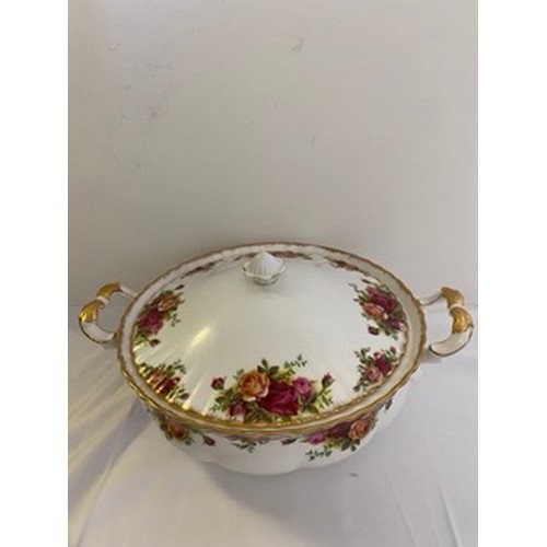 94 - Royal Albert Old country roses china