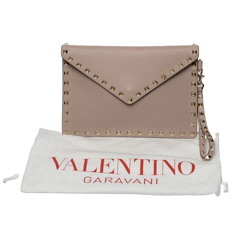 200 - Valentino Garavani Women's Rockstud Envelope Leather Pouch. Dusky pink colour. Pre-loved but barely ... 