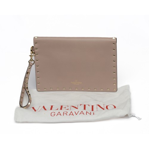 200 - Valentino Garavani Women's Rockstud Envelope Leather Pouch. Dusky pink colour. Pre-loved but barely ... 