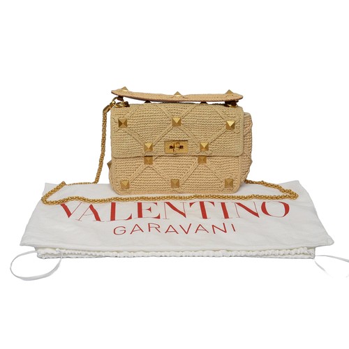 205 - Valentino Garavani Raffia Cross-body bag with gold chain handle. Pre-loved, almost new condition. In... 