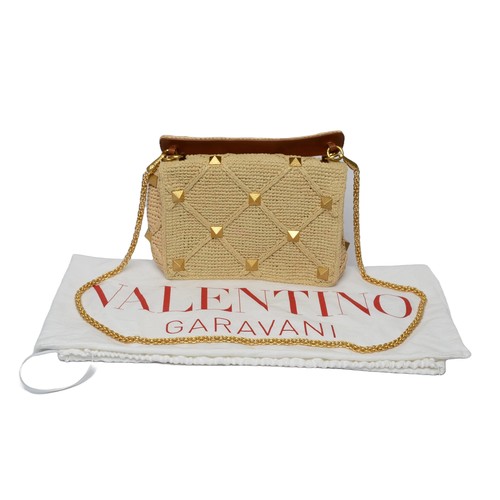 205 - Valentino Garavani Raffia Cross-body bag with gold chain handle. Pre-loved, almost new condition. In... 