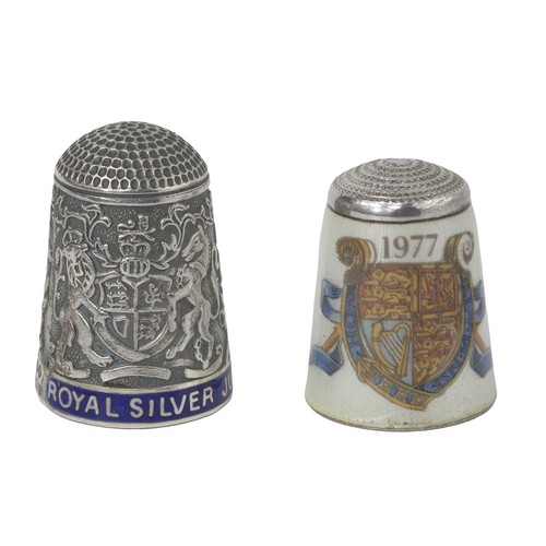 40 - Two Collectible Thimbles in Commemoration of Queen Elizabeth II's Silver Jubilee:
1 - Queen Elizabet... 