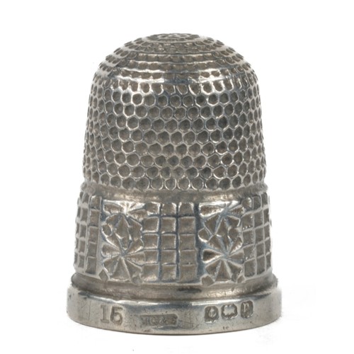 Henry Griffiths & Son Sterling Silver Thimble. Birmingham 1912. Rim of alternate waffle and flower.