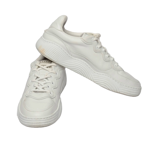 213 - Alaia Paris Ladies Trainers. White, size 40. Some light use but very good condition.