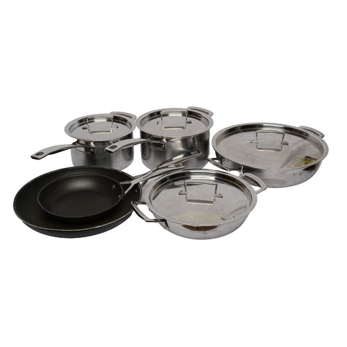 26 - Set of 6 Le Creuset Stainless Steel Pans. All in used, good condition.
2 x Lidded saucepans
2 x Fryi... 