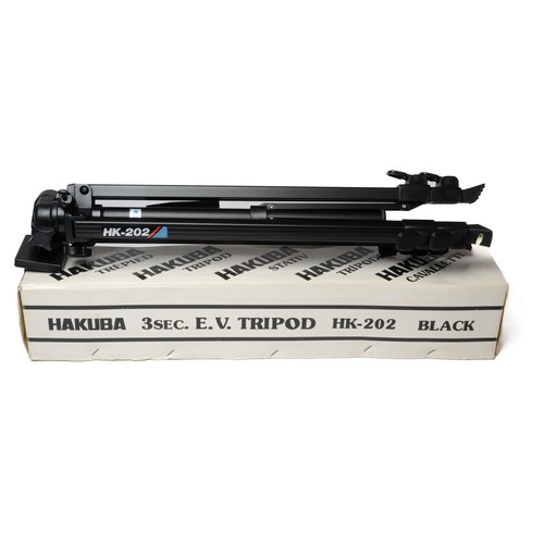 90 - Hakuba HK-202 Tripod - Boxed. 
3-way 3-stop panhead tripod in original box.