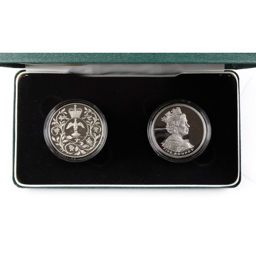 226 - Elizabeth II Silver Crown Set. 1977 and 2002. Her Majesty The Queen, Golden Jubilee. (S4227, S4555) ... 