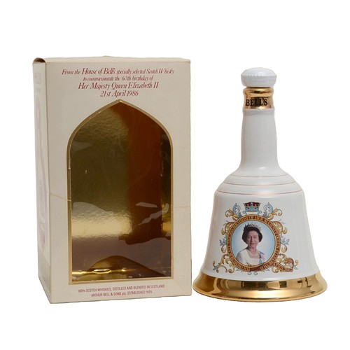 71 - Boxed Bell's Decanter to Commemorate the 60th Birthday of Queen Elizabeth II. 21st April 1986. Seale... 