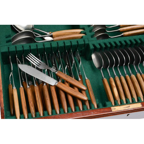 87 - Joseph Elliott (Sheffield) Bespoke Cutlery Canteen. Stainless steel cutlery with wooden handles. Thi... 