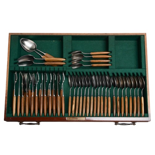 87 - Joseph Elliott (Sheffield) Bespoke Cutlery Canteen. Stainless steel cutlery with wooden handles. Thi... 