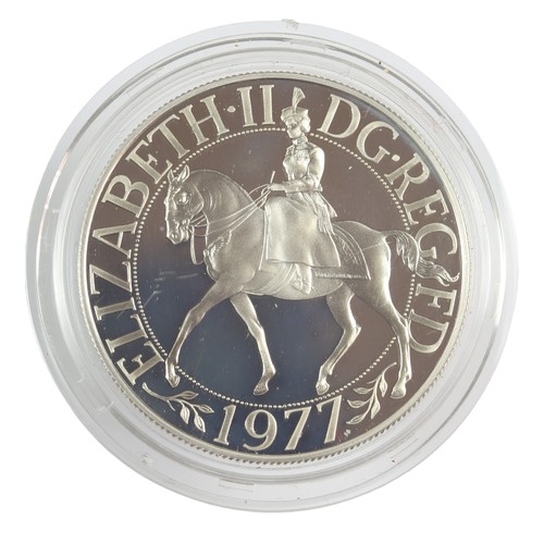 189 - Elizabeth II, Commemorative Silver Crown in honour of the Silver Jubilee, 1977. Boxed with COA.