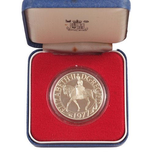 189 - Elizabeth II, Commemorative Silver Crown in honour of the Silver Jubilee, 1977. Boxed with COA.