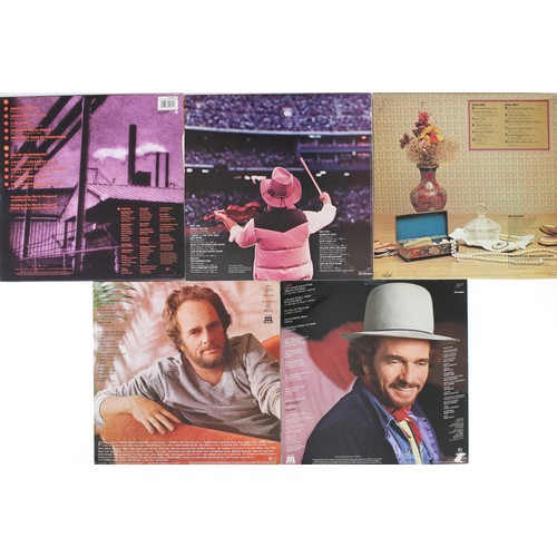 201 - Collection of 5 Merle Haggard LPs

Includes: Songs For The Mama That Tried - MCA-5250 (Pinckneyville... 