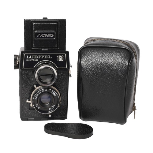 125 - Lubitel Universal 166 Twin Lens Reflex Camera with Original Case in good overall working condition. ... 