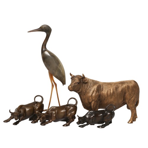 26 - Collection of 4 Cow/Bull Figurines and a Vintage Heron made from Horn.
Heron stands approx. 30cm hig... 