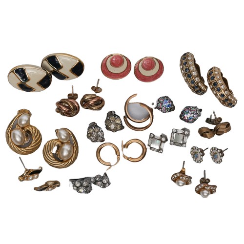 58 - Collection of Vintage Costume Clip Earrings.