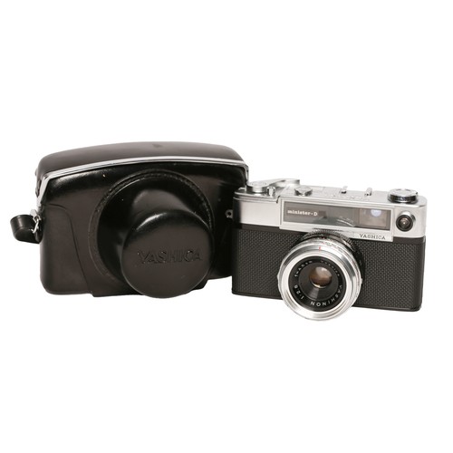 116 - Yashica Minister-D in Case. Appears to be in full working order and is in cosmetically good conditio... 