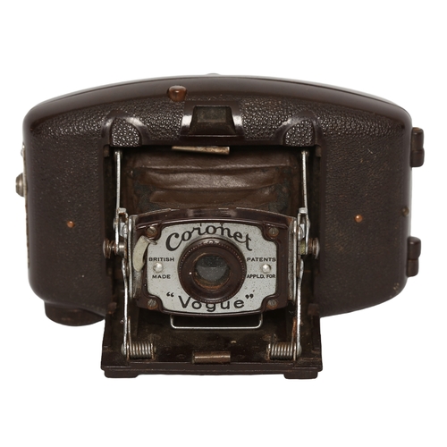 142 - Coronet Vogue Bakelite Camera. 1930s. Art Deco styled. Untested.