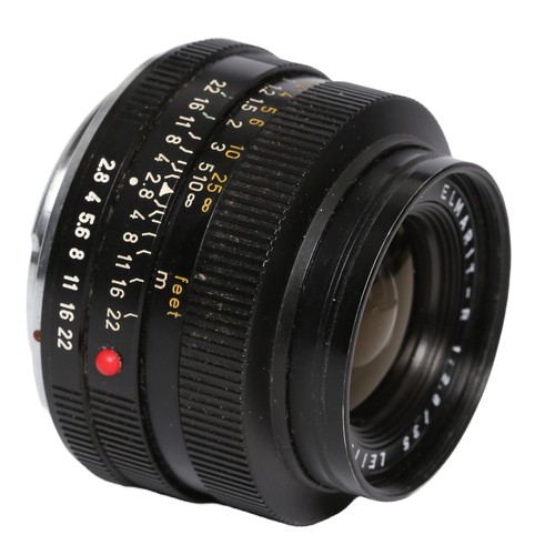 19 - Two Leica R Lenses. Includes:
Elmarit-R 35mm f2.8 lens (no. 2338461). Complete with Series VI UV fil... 