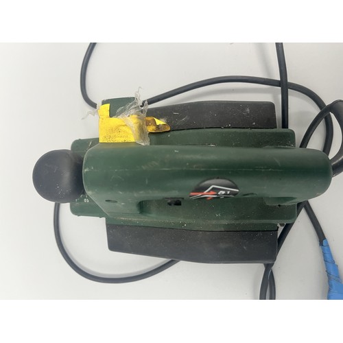 19 - Bosch PHO 15-82 Electric Hand Planer 500W.
A green and black Bosch electric hand planer, model PHO 1... 