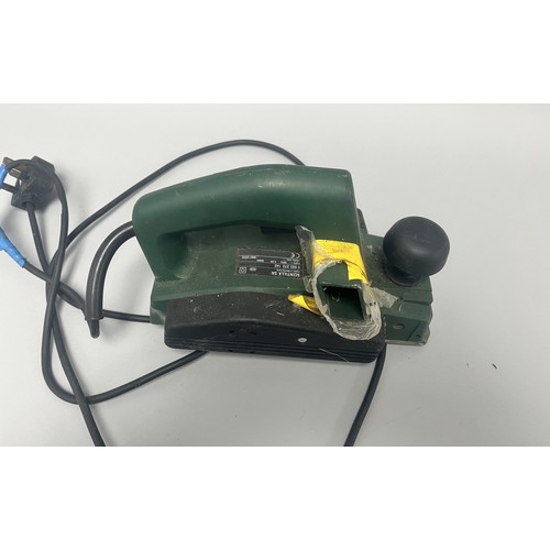19 - Bosch PHO 15-82 Electric Hand Planer 500W.
A green and black Bosch electric hand planer, model PHO 1... 