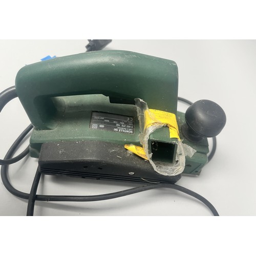 19 - Bosch PHO 15-82 Electric Hand Planer 500W.
A green and black Bosch electric hand planer, model PHO 1... 