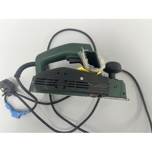 19 - Bosch PHO 15-82 Electric Hand Planer 500W.
A green and black Bosch electric hand planer, model PHO 1... 