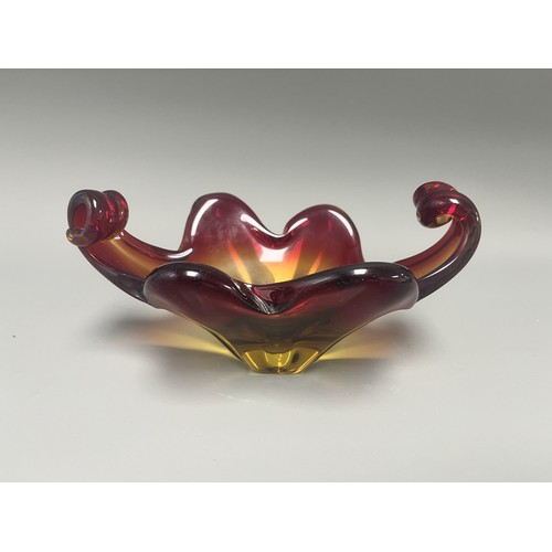 28 - Mid-Century Murano Style Art Glass Centerpiece Bowl, Red and Amber. A single Mid-Century Modern art ... 