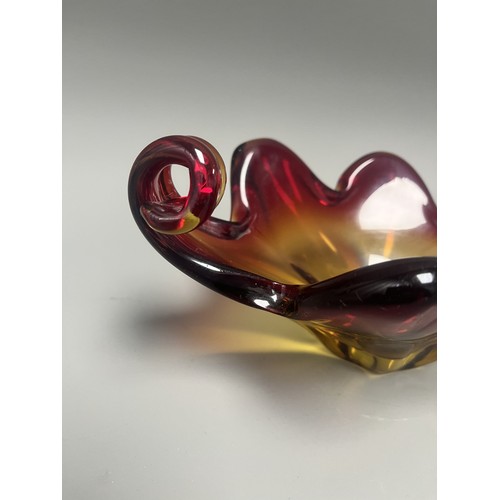28 - Mid-Century Murano Style Art Glass Centerpiece Bowl, Red and Amber. A single Mid-Century Modern art ... 