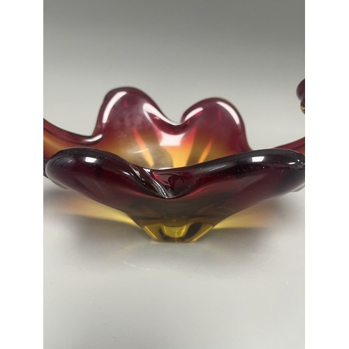 28 - Mid-Century Murano Style Art Glass Centerpiece Bowl, Red and Amber. A single Mid-Century Modern art ... 