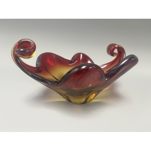28 - Mid-Century Murano Style Art Glass Centerpiece Bowl, Red and Amber. A single Mid-Century Modern art ... 