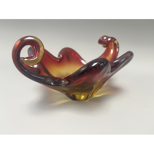 28 - Mid-Century Murano Style Art Glass Centerpiece Bowl, Red and Amber. A single Mid-Century Modern art ... 