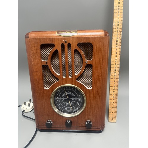 47 - Steepletone Collector's Edition Tabletop Radio in Thomas America Series Style. A modern Steepletone ... 