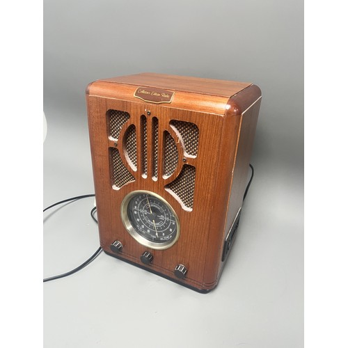 47 - Steepletone Collector's Edition Tabletop Radio in Thomas America Series Style. A modern Steepletone ... 