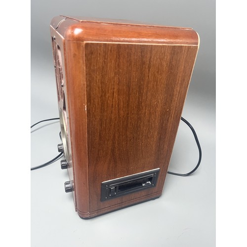 47 - Steepletone Collector's Edition Tabletop Radio in Thomas America Series Style. A modern Steepletone ... 