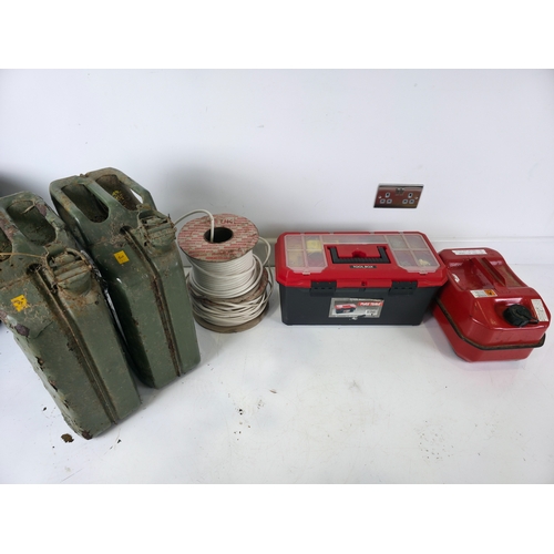 19 - Mixed Garage / Workshop Lot â