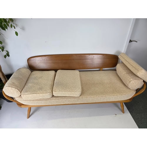 35 - Ercol Studio Couch Model 355 Studio Couch Lucian Ercolani