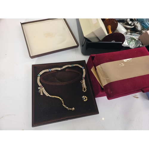 5 - Large quantity of costume jewellery