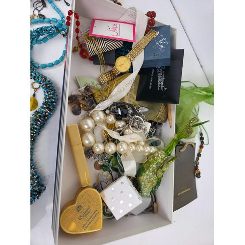 6 - Large Quantity of Vintage Costume Jewellery, Some Fine Examples