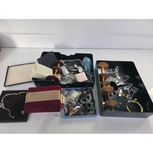 119 - Large quantity of costume jewellery