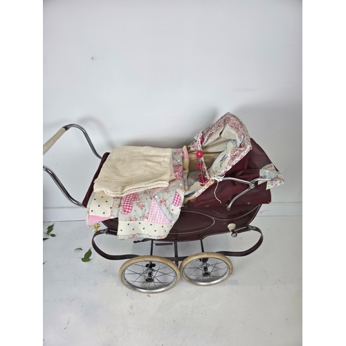 178 - Vintage Silvercross Pram in Good Condition Great for Display