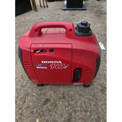 56 - Honda EU10i Portable Inverter Generator, Petrol Powered