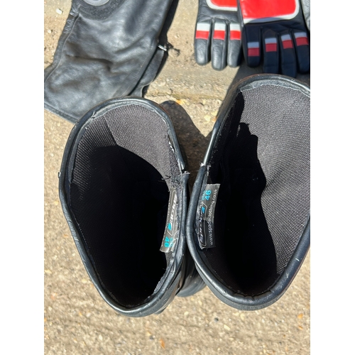 7 - Hein Gericke and Tex Speed Motorbike Leathers, Jacket, Boots and Gloves