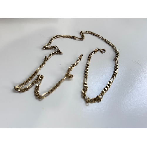 11 - Italian Figaro chain crafted in 9 Carat Gold, stamped Italy with import marks and a gross weight of ... 